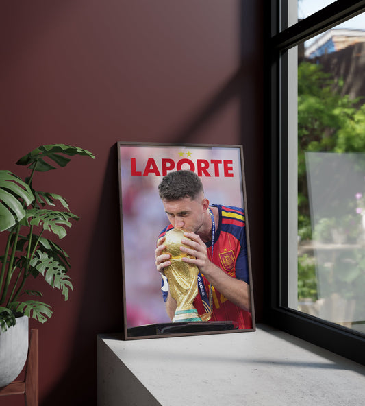 Póster Aymeric Laporte, España, Selección Española, Mundial, Copa del Mundo, campeones, dos estrellas. Fútbol, futbolista, defensa, lámina, cuadro, merchandising, regalo, comprar, decoración de pared.