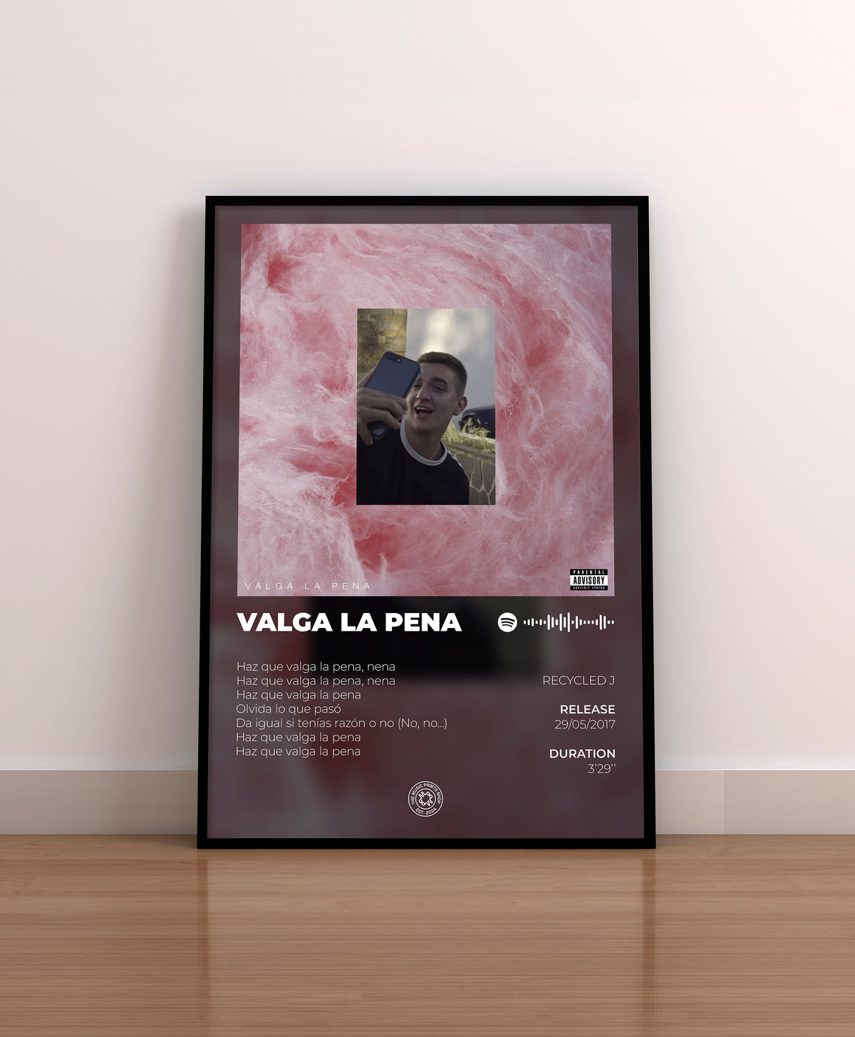 VALGA LA PENA. ORO ROSA. recycled j. poster. lamina. cuadro. regalo. merchandising. cd. vinilo. cover.  recycled j regalo. recycled j poster.